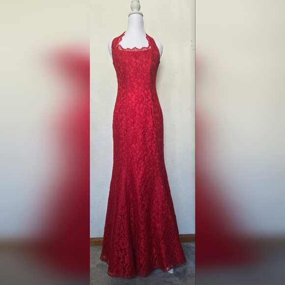 ZUM ZUM, NWT,Elegant Maxi Dress Red Lace Halter Dress. Size 4 - Picture 9 of 11